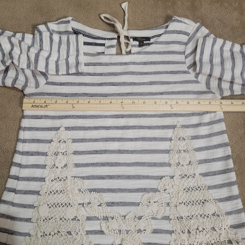 Cupio Women's Long Sleeve White Gray Striped Top with Lace Accent Size Medium - Picture 6 of 10